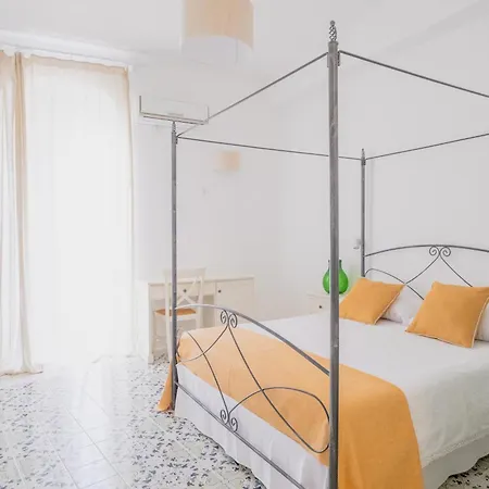לינה וארוחת בוקר Casa Giulia ויאסטה